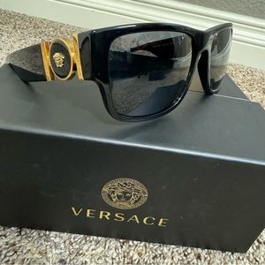 Versace Medusa Logo Gold Unisex Authentic Polarized Sunglasses Black & Gold